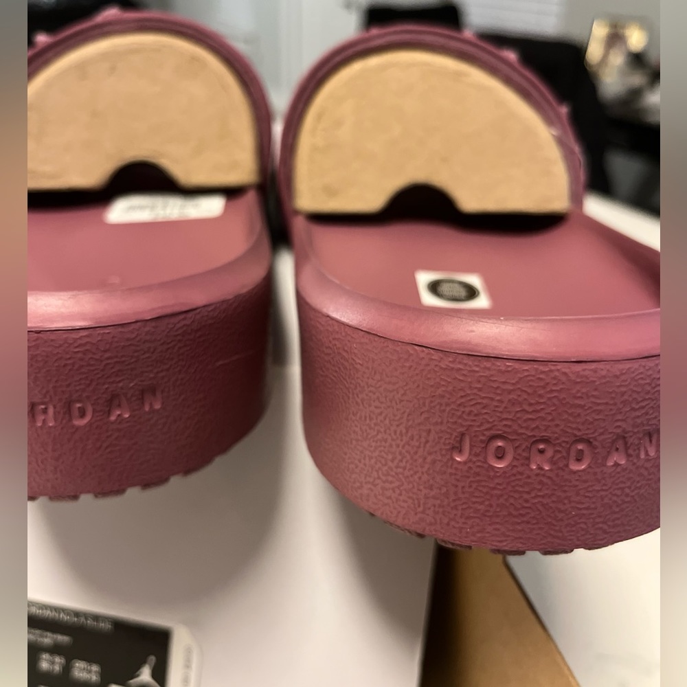 Jordan Slides - Picture 8 of 9
